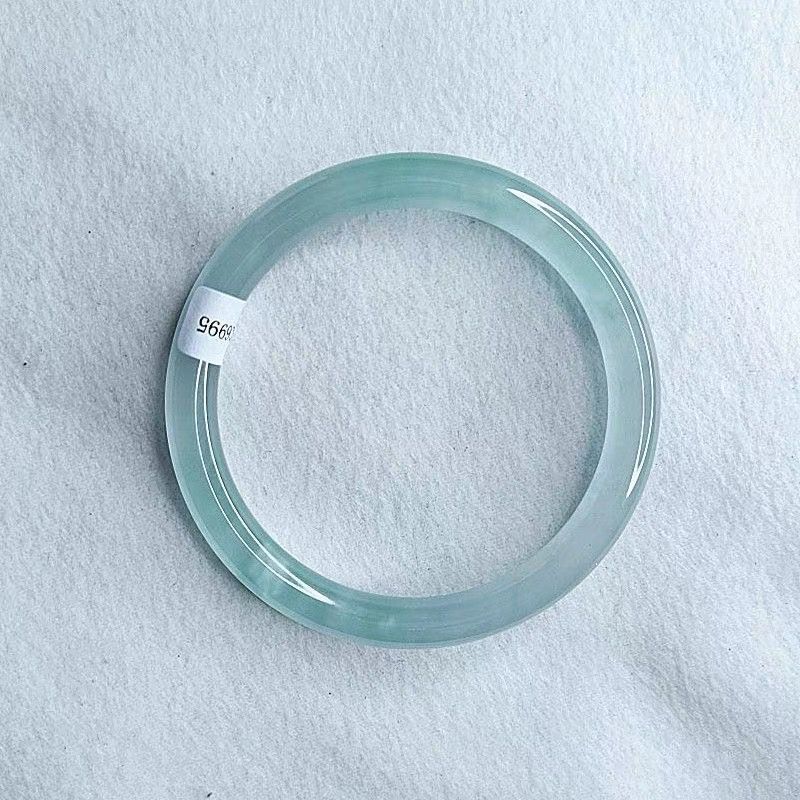 Bracelets - Old Mine , Natural Ice-Waxy Clear