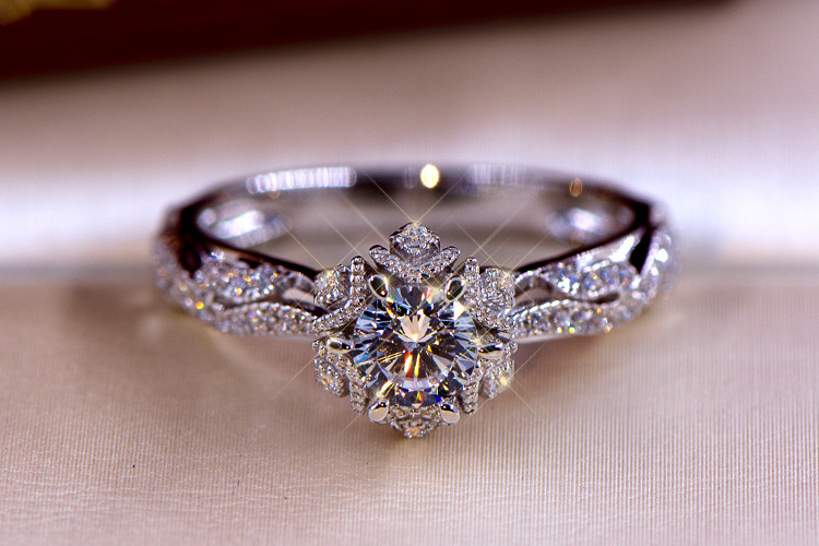 Hollow Flower Star S925 Sterli - đánh giá và giá Moissanite Engagement Ring 1 Carat