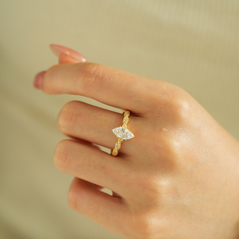 Lumira 100% 18K Gold Marquise  - đánh giá và giá Moissanite Engagement Ring 1 Carat