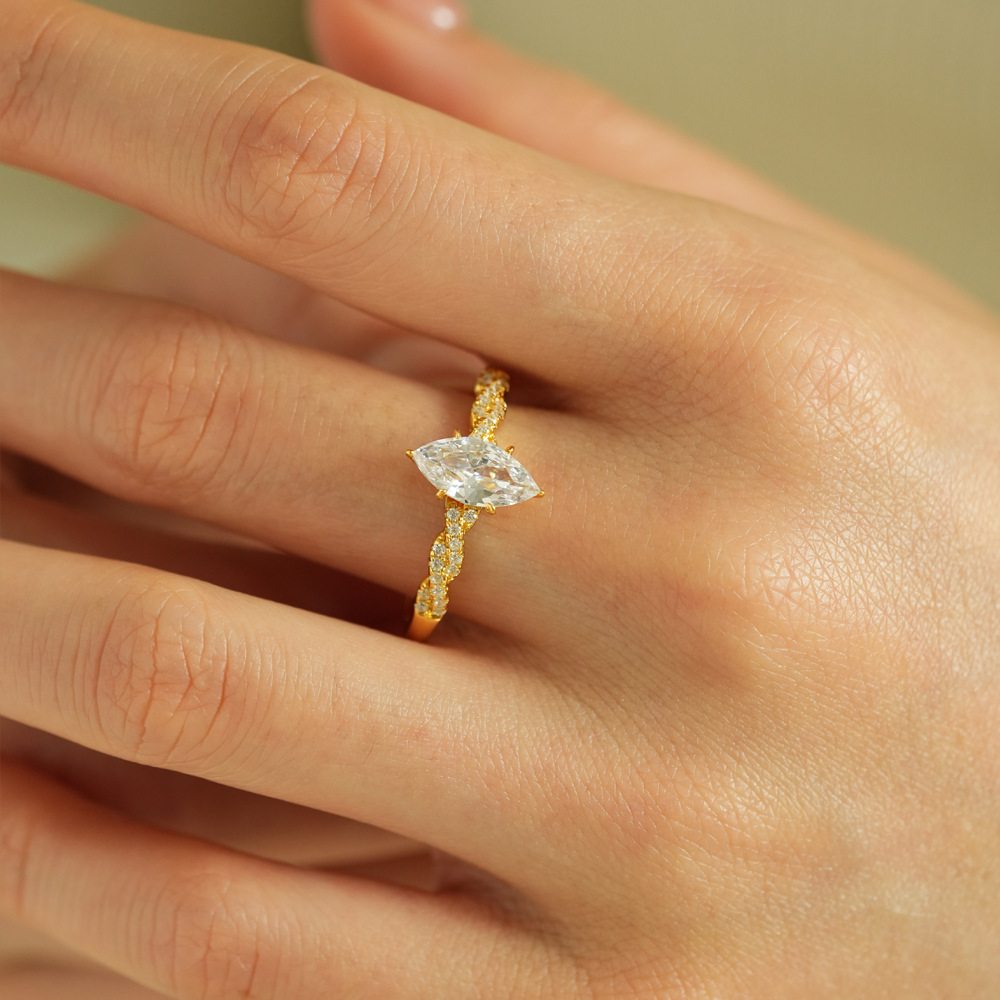 Lumira 100% 18K Gold Marquise  - đánh giá và giá Moissanite Engagement Ring 1 Carat